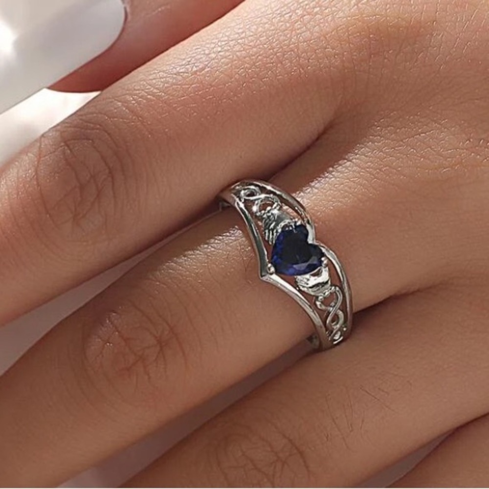 Silver Tone Heart Gemstone Decor Fashionable Ring in Size 7 - Picture 8 of 9